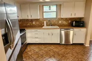 1916 Molinaro Dr, Allentown City, PA 18104 - Photo 7