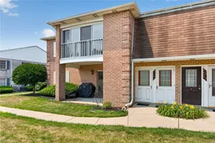 2649 Rolling Green Dr, Macungie Boro, PA 18062 - Photo 5