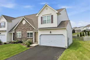 889 Graystone Cir, Allen Township, PA 18067 - Photo 3