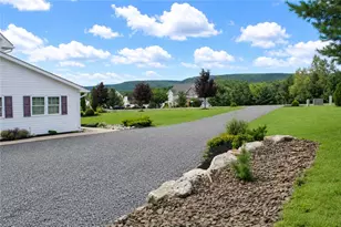 203 Terrace Dr, Chestnuthill Twp, PA 18353 - Photo 3
