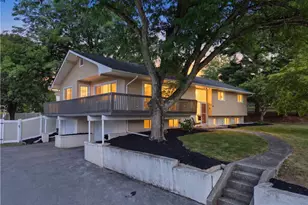 1121 Oakhurst Dr, Slatington Boro, PA 18080 - Photo 1