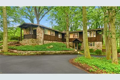 1657 Linden Oaks Lane, Bethlehem City, PA 18015 - Photo 3