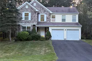 2146 Bedford Dr, Bushkill, PA 18324 - Photo 1