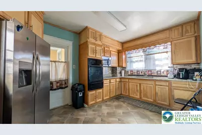 560 S Benner Avenue, Fountain Hill Boro, PA 18015 - Photo 7
