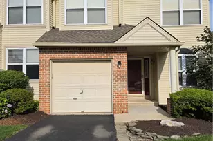 325 Oxford Pl, Macungie Boro, PA 18062 - Photo 1