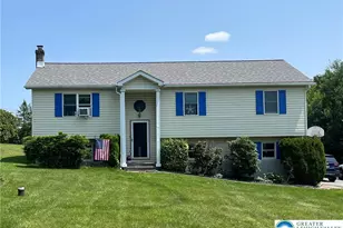 122 Corinne Ct, Effort, PA 18330 - Photo 1