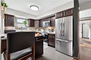 330 Parkside Dr, Macungie Boro, PA 18062 - Photo 5