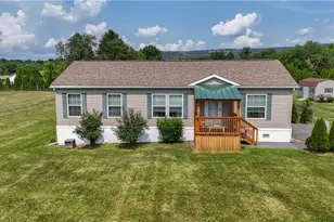 4452 W Mountain View Dr, Lehigh Township, PA 18088 - Photo 3