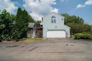 563 Longacre Dr, Lehigh Township, PA 18035 - Photo 5