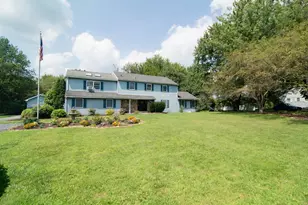 563 Longacre Dr, Lehigh Township, PA 18035 - Photo 3