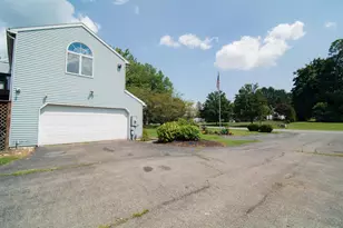 563 Longacre Dr, Lehigh Township, PA 18035 - Photo 3