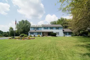 563 Longacre Dr, Lehigh Township, PA 18035 - Photo 1