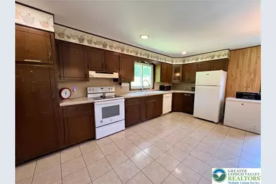 575 N Hokendauqua Drive, Moore Township, PA 18014 - Photo 11