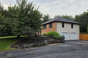 3733 Viewpoint Ct, Slatington Boro, PA 18080 - Photo 3