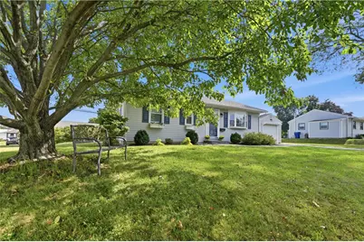 4251 Oakleigh Road, South Whitehall Township, PA 18104 - Photo 3