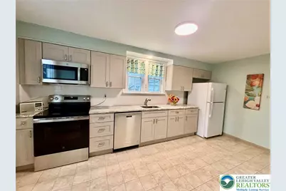 221 E Chestnut Street, Nazareth, PA 18064 - Photo 5