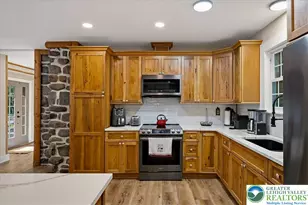 360 Babbling Brook Rd, Pocono Twp, PA 18355 - Photo 7