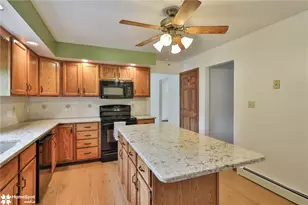 2642 Community Dr, Moore Township, PA 18014 - Photo 9
