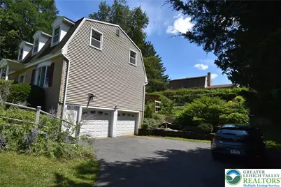605 Barnyard View, Forks Twp, PA 18040 - Photo 3