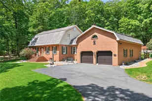595 Walnut Ave, Pen Argyl, PA 18072 - Photo 1