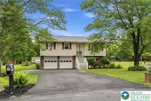 6526 Skyview Ln, Coopersburg Boro, PA 18036 - Photo 3