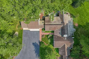 1596 Weyhill Cir, Lower Saucon Township, PA 18015 - Photo 9