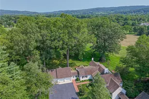 1596 Weyhill Cir, Lower Saucon Township, PA 18015 - Photo 5