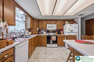 4106 Sycamore Dr, Lehigh Township, PA 18067 - Photo 7
