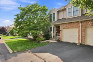 324 Surrey Pl, Macungie Boro, PA 18062 - Photo 5