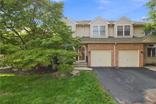 324 Surrey Pl, Macungie Boro, PA 18062 - Photo 3