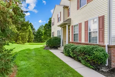 8100 Cross Creek Circle W, Upper Macungie Township, PA 18031 - Photo 3