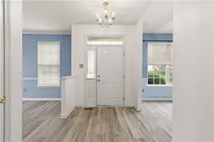 8100 Cross Creek Cir W, Upper Macungie Township, PA 18031 - Photo 5