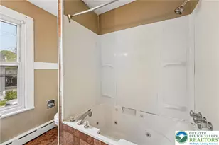 1050 Spring Garden St, Easton, PA 18042 - Photo 11