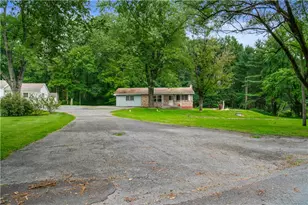 1350 Spring Dr, Lehigh Township, PA 18088 - Photo 3