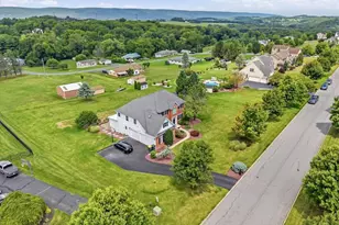 4082 Meckes Dr, Lehigh Township, PA 18088 - Photo 3