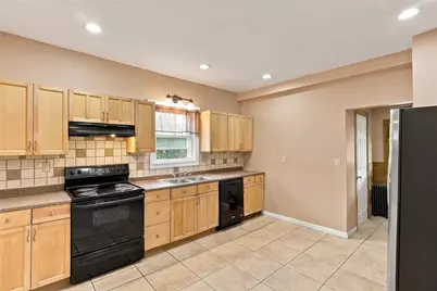 4423 W Mountain View Drive, Lehigh Township, PA 18088 - Photo 13