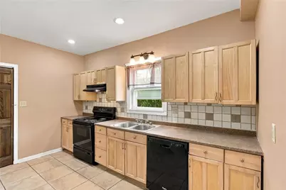 4423 W Mountain View Drive, Lehigh Township, PA 18088 - Photo 15