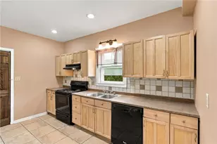 4423 W Mountain View Dr, Lehigh Township, PA 18088 - Photo 15
