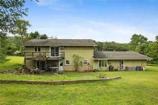 2371 Honeysuckle Rd, Allentown City, PA 18103 - Photo 7