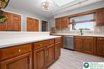 8138 Pheasant Run, Upper Macungie Township, PA 18051 - Photo 7