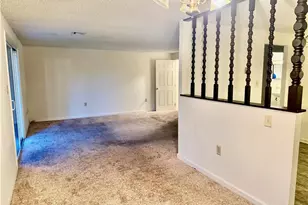 2406 Woodstock Dr, Bethlehem, PA 18017 - Photo 5