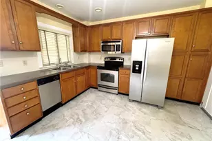 24 Pen Argyl St, Pen Argyl, PA 18072 - Photo 5
