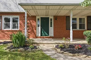 1925 Belleview Dr, Whitehall Township, PA 18052 - Photo 5