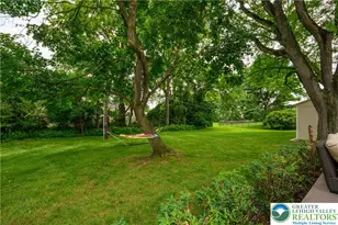 655 Yorkshire Rd, Hanover Twp, PA 18017 - Photo 5