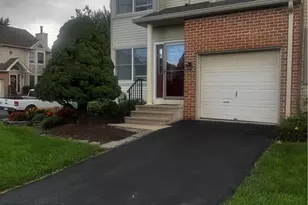 302 Oxford Pl, Macungie Boro, PA 18062 - Photo 3