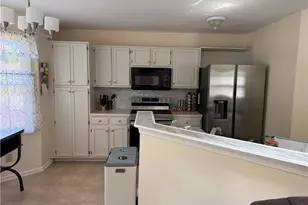 302 Oxford Pl, Macungie Boro, PA 18062 - Photo 9