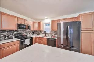 2114 Lakeview Rd, Bushkill, PA 18324 - Photo 9