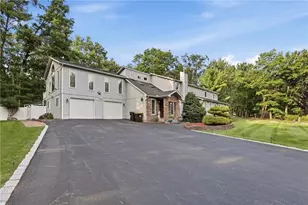1555 Longleaf Dr, Chestnuthill Twp, PA 18330 - Photo 3