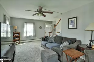 526 Lechauwecki Ave, Fountain Hill Boro, PA 18015 - Photo 9