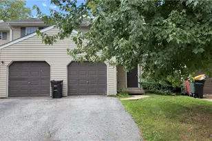 886 Maryland Ct, Whitehall Township, PA 18052 - Photo 1